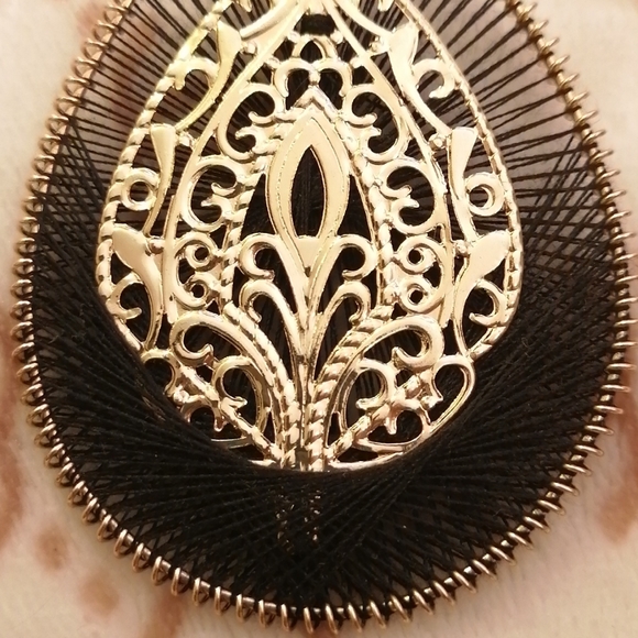 Earrings - Picture 2 of 6